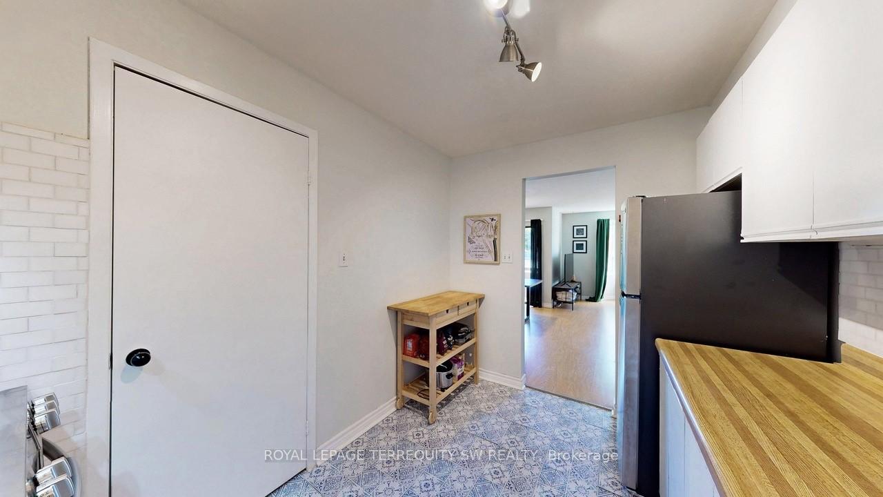2 Bedrooms Condo at 3835 Lake Shore, Toronto For sale