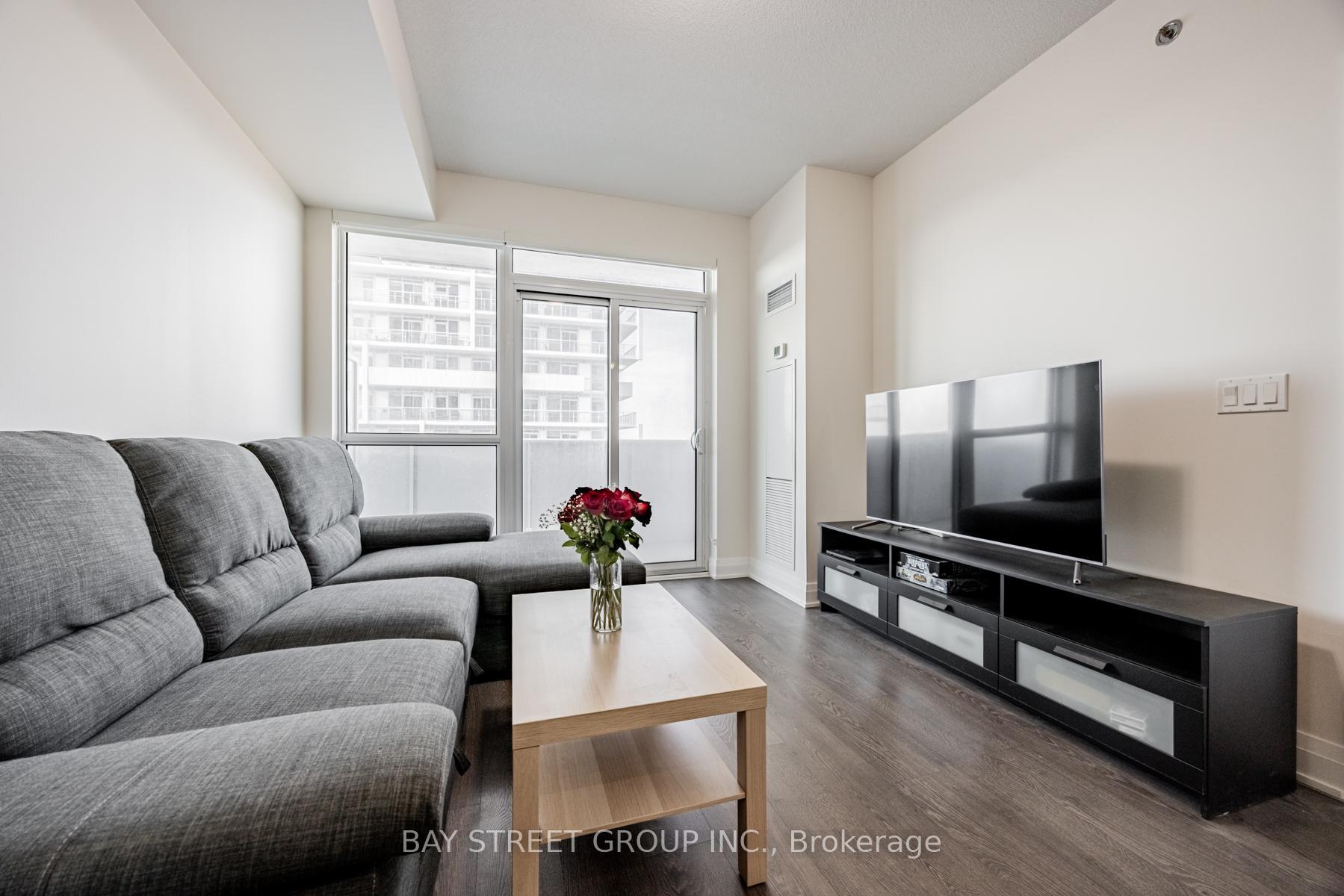 2 Bedrooms Condo at 55 Speers, Oakville For sale