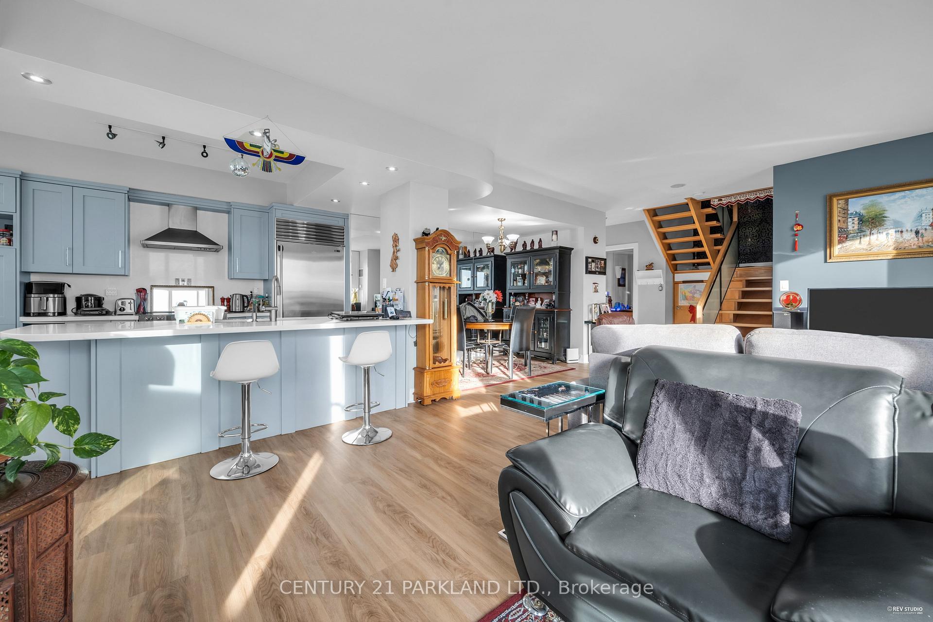 3 Bedrooms Condo at 7 Lorraine, Toronto For sale