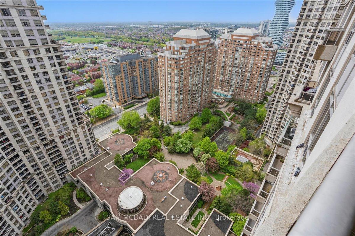 3 Bedrooms Condo at 3888 Duke Of York, Mississauga For sale