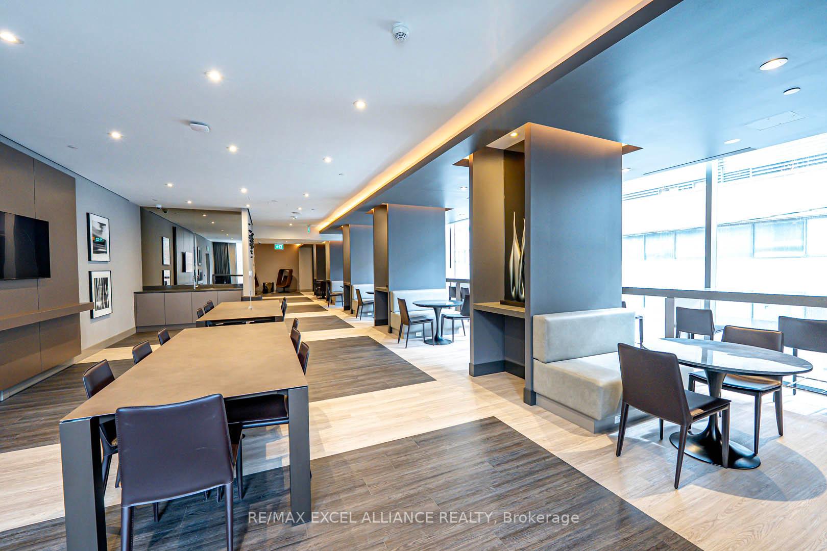 1 Bedroom Condo at 8 Cumberland,  Toronto For sale