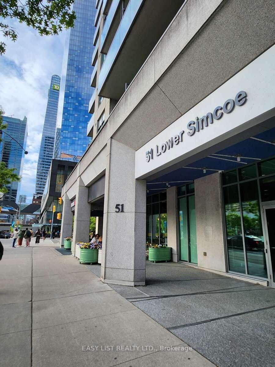 2 Bedrooms Condo at 51 Lower Simcoe, Toronto For sale