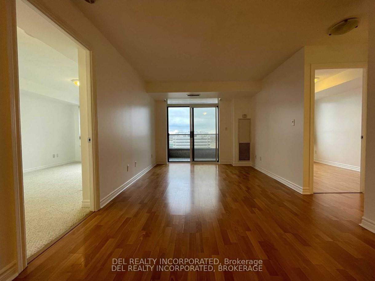 3 Bedrooms Condo at 3888 Duke of York, Mississauga For sale
