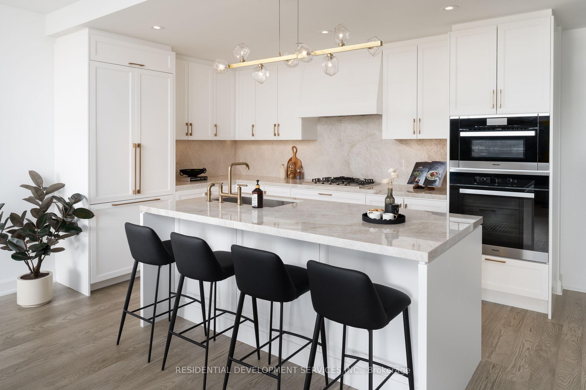 2 Bedrooms Condo at 1 Strathgowan,  Toronto For sale