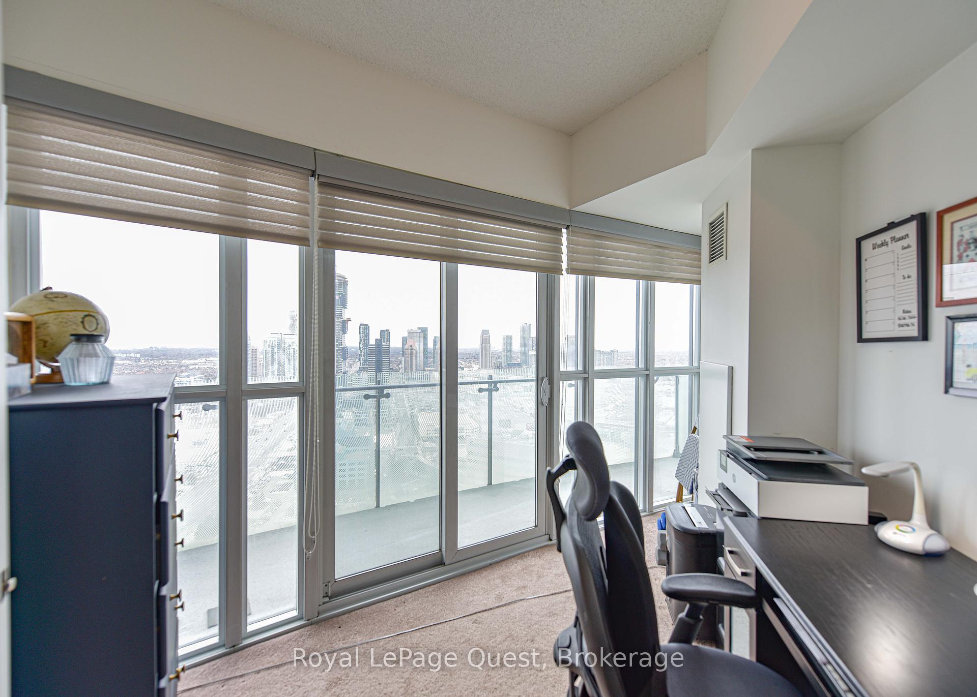 2 Bedrooms Condo at 50 Absolute, Mississauga For sale