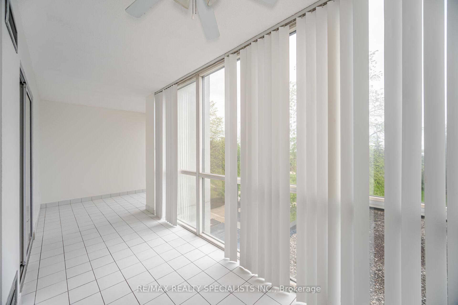 3 Bedrooms Co-op at 350 Webb, Mississauga For sale