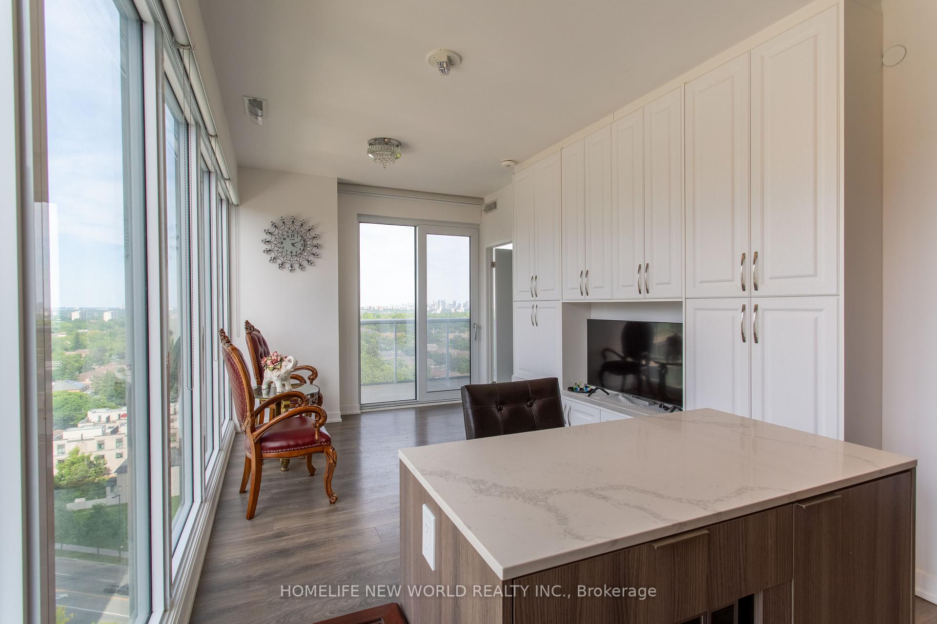 2 Bedrooms Condo at 15 Holmes, Toronto For sale