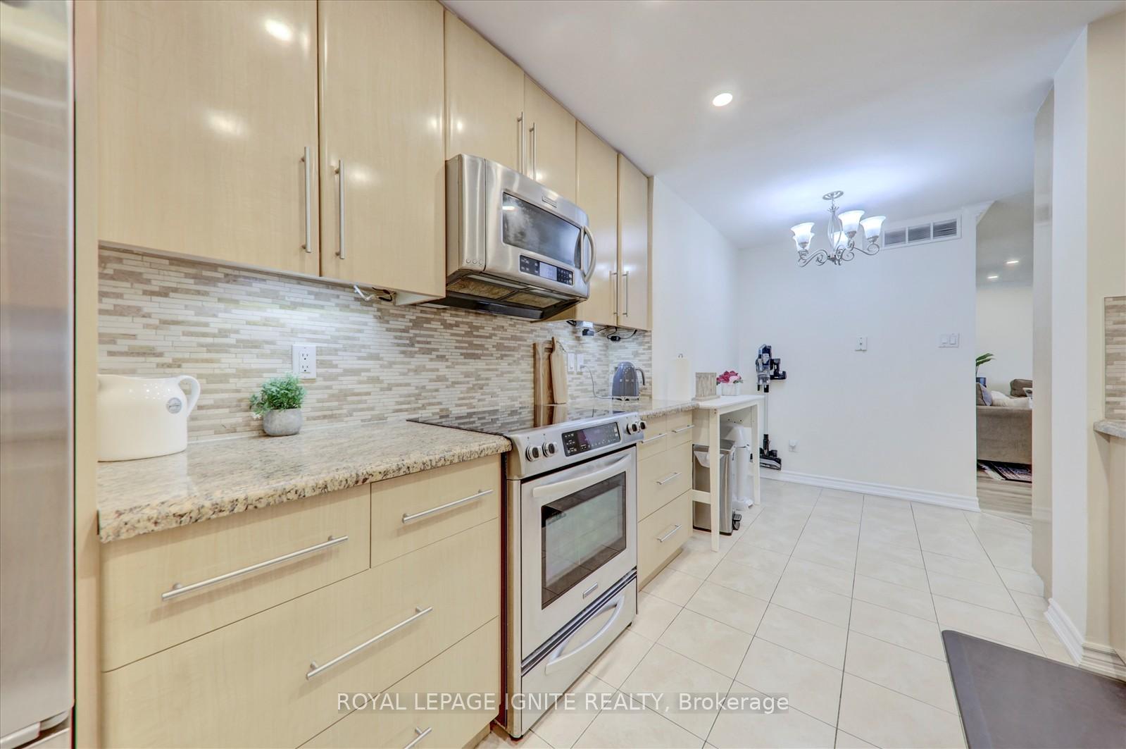3 Bedrooms Condo at 131 Torresdale, Toronto For sale