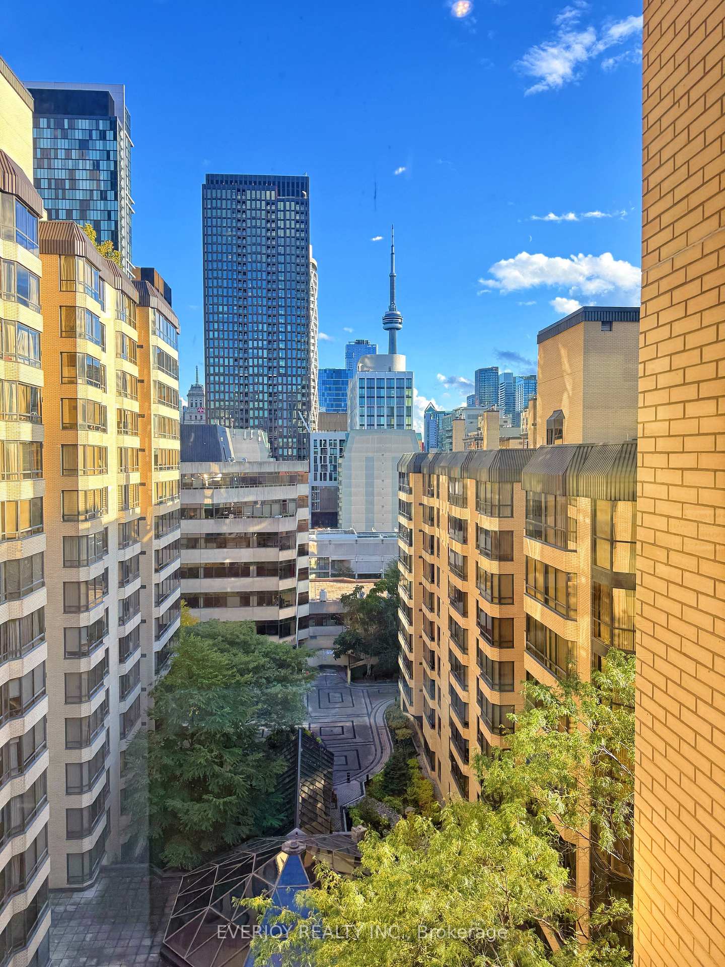 3 Bedrooms Condo at 211 St Patrick,  Toronto For sale