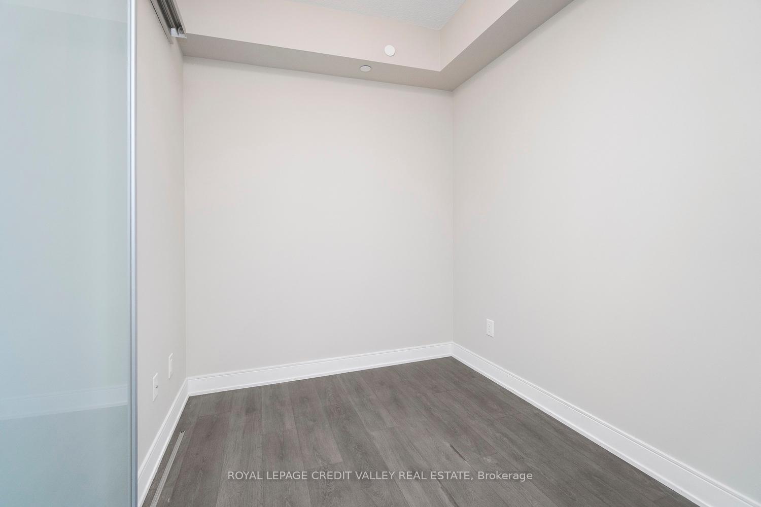 2 Bedrooms Condo at 525 Adelaide, Toronto For sale
