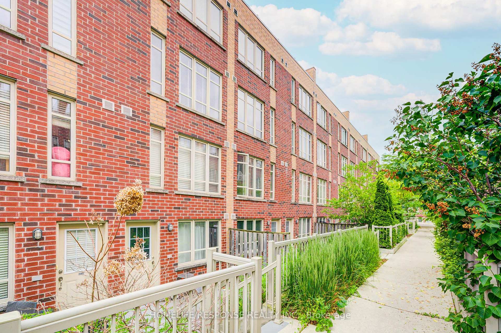 3 Bedrooms Condo at 35 Elsie, Toronto For sale