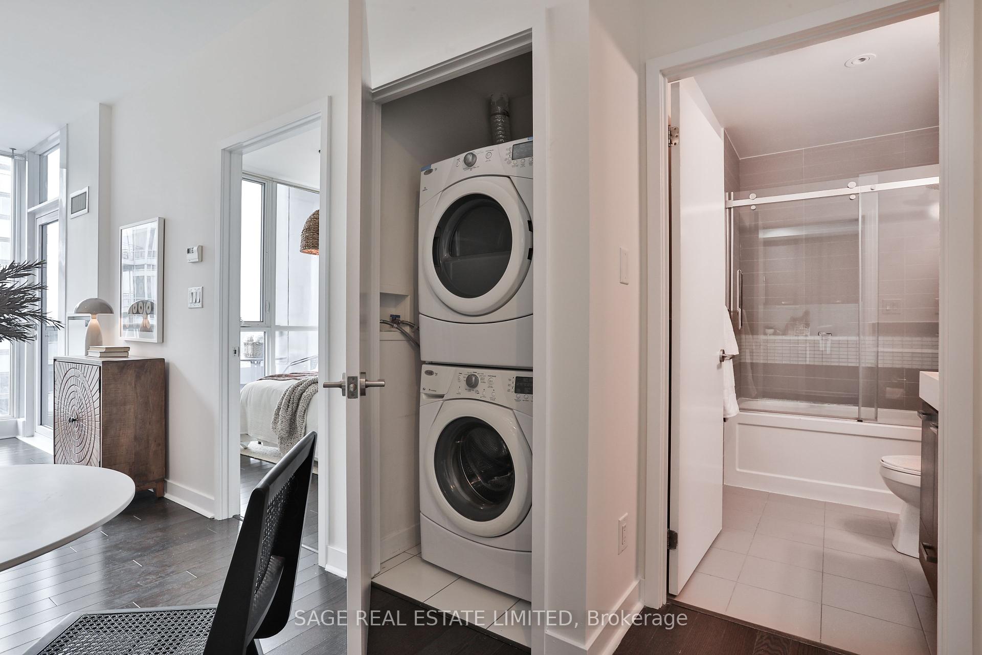 1 Bedroom Condo at 295 Adelaide,  Toronto For sale