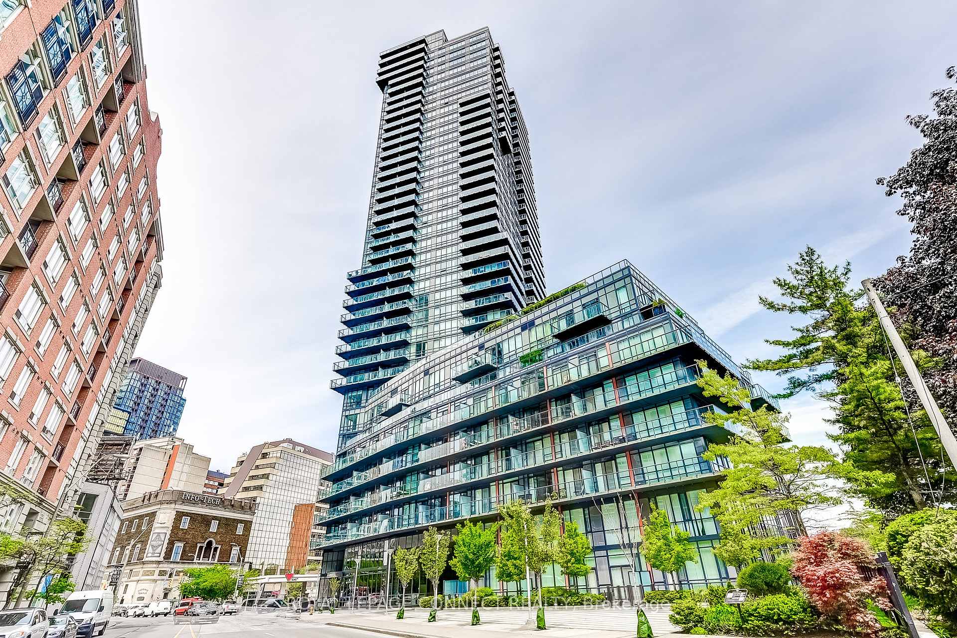 2 Bedrooms Condo at 825 Church, Toronto For sale