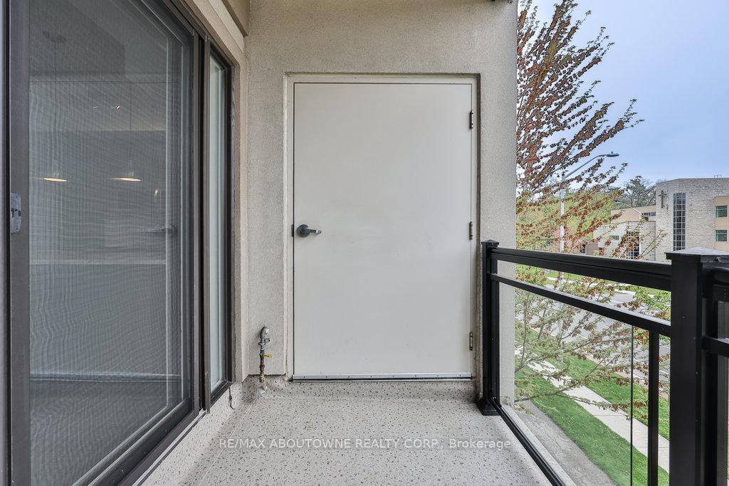 2 Bedrooms Condo at 128 Garden, Oakville For sale