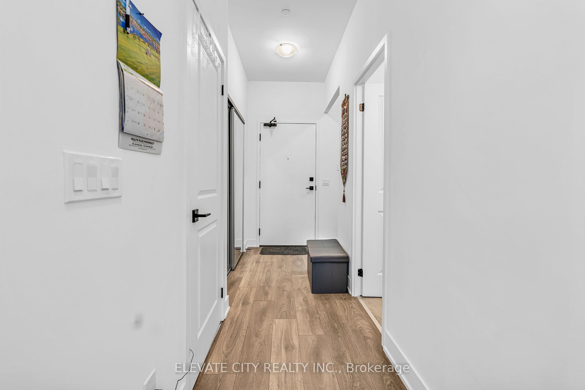 2 Bedrooms Condo at 2489 Taunton, Oakville For sale