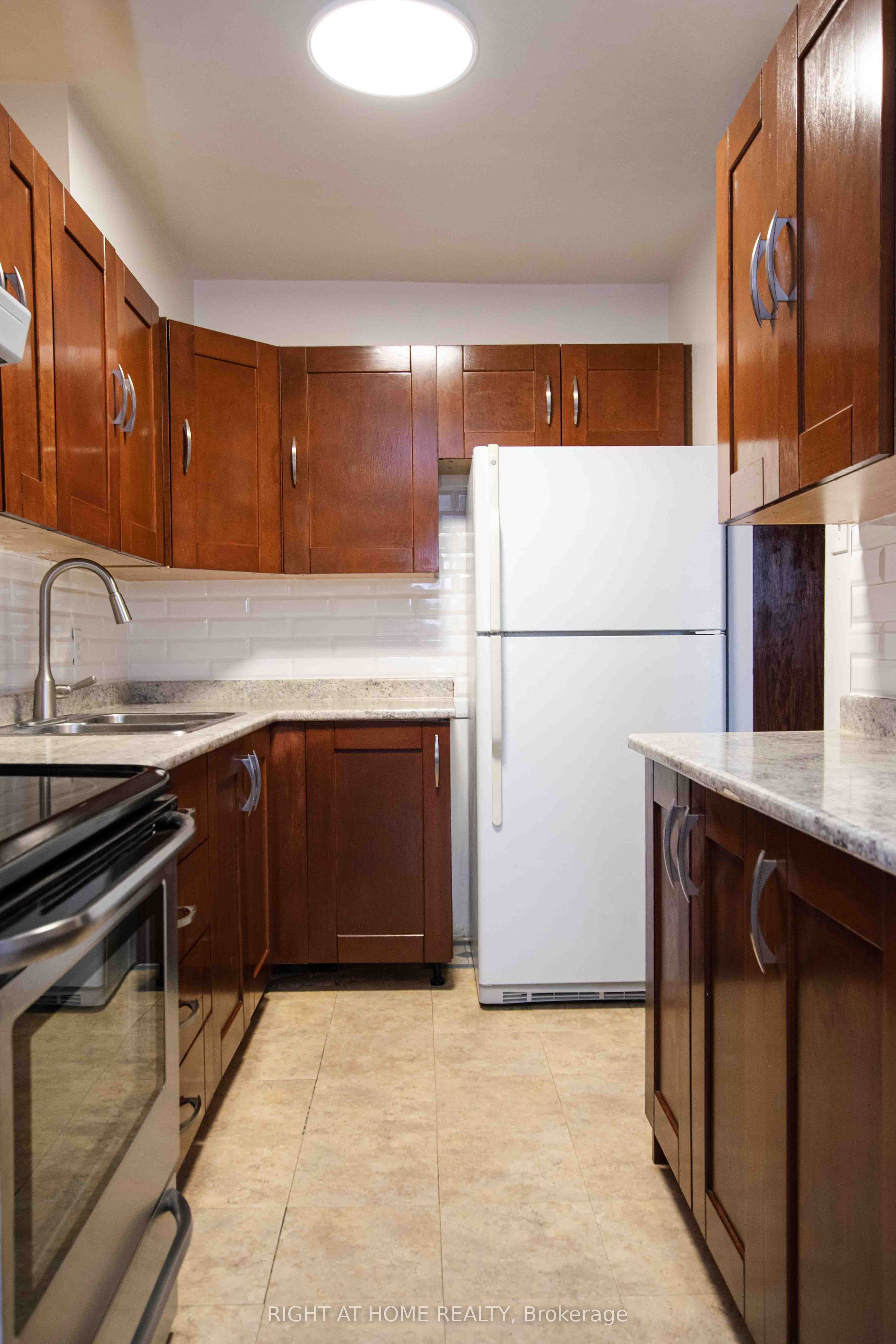 2020 JASMINE Crescent, #704