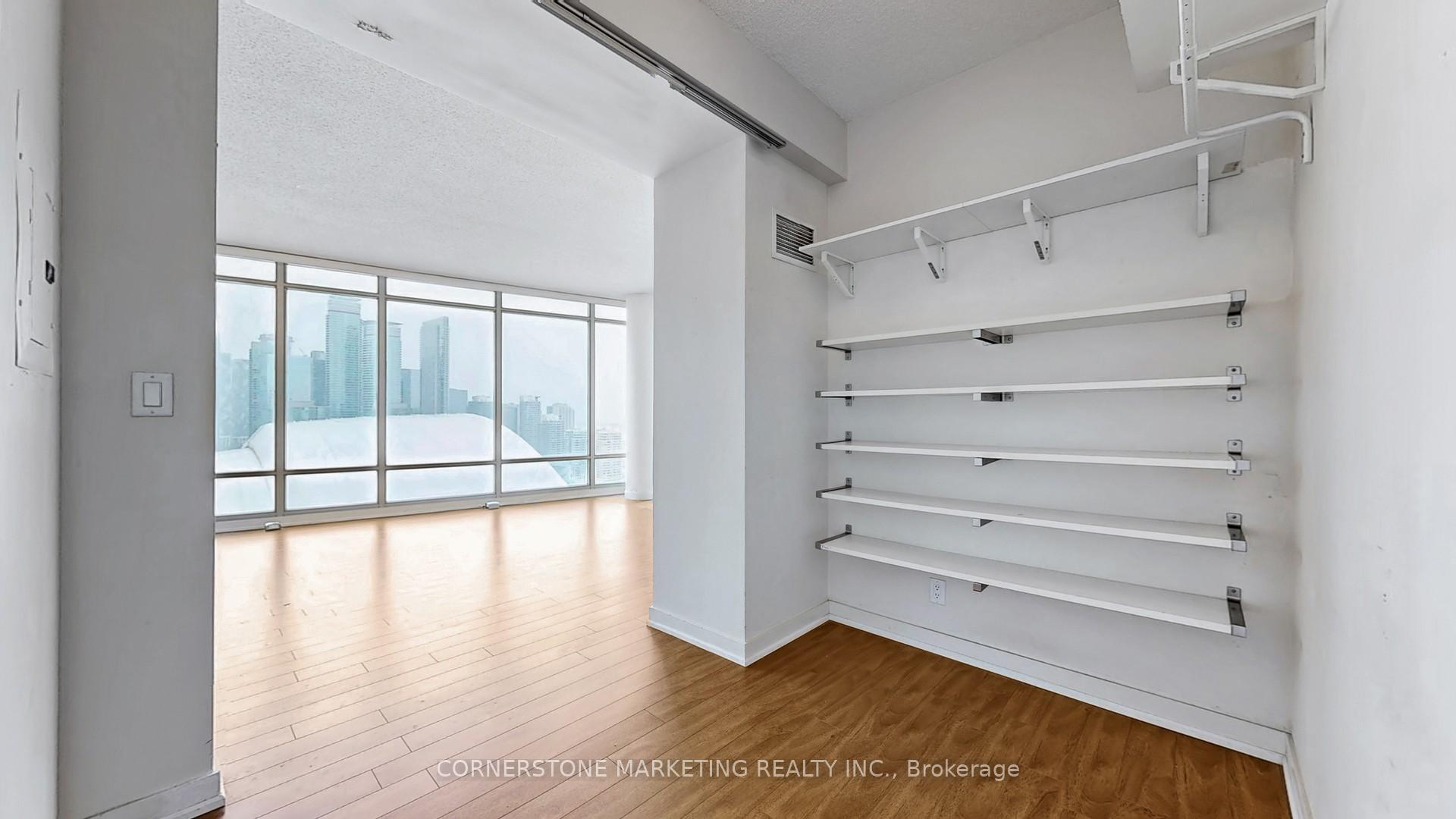 3 Bedrooms Condo at 81 Navy Wharf, Toronto For sale