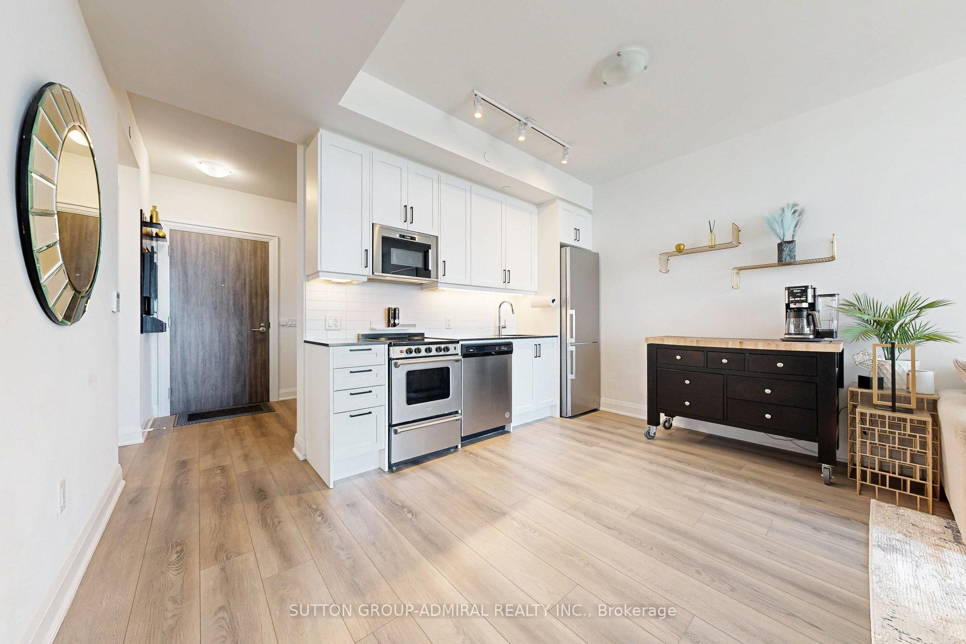 2 Bedrooms Condo at 20 Gatineau, Vaughan For sale