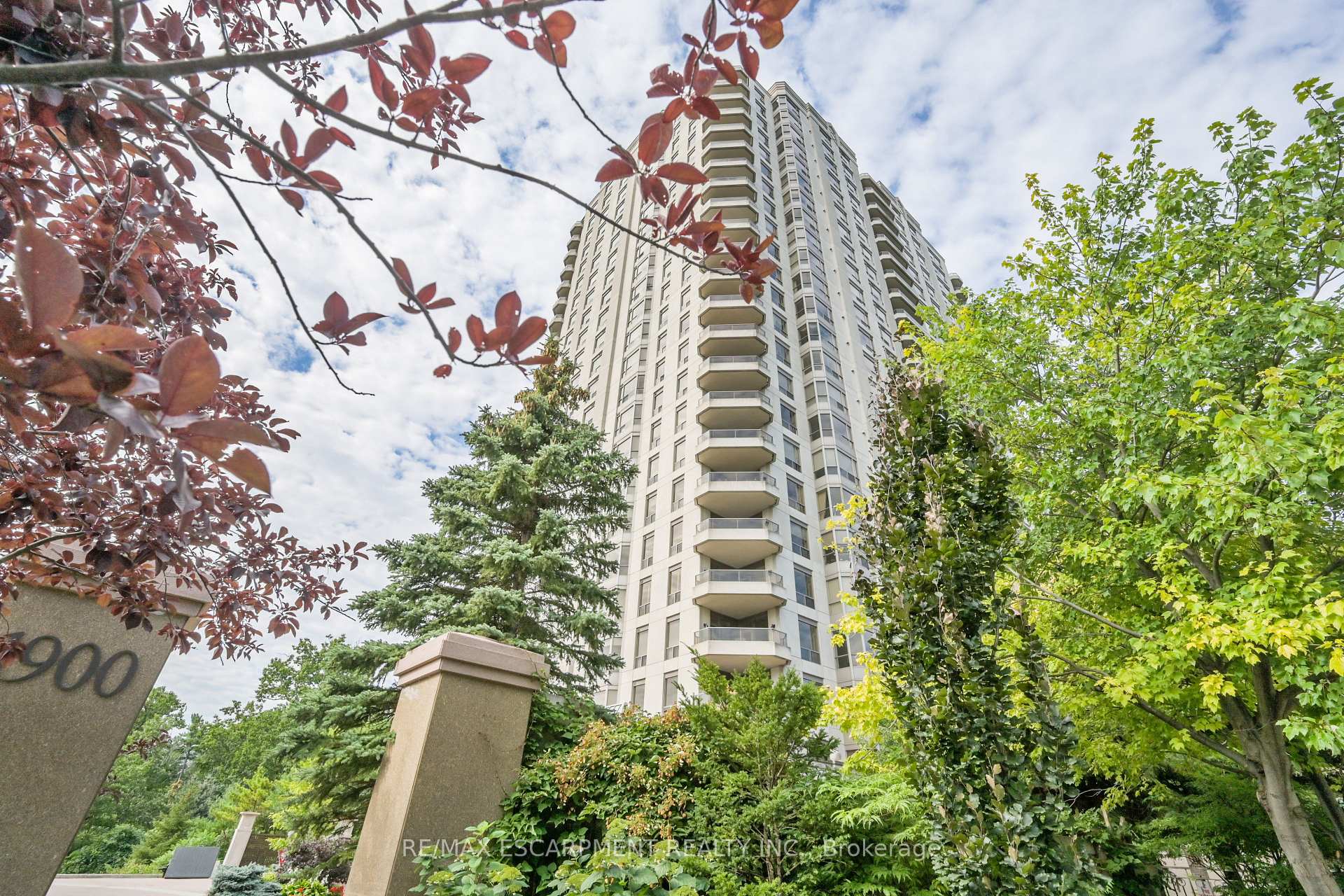 1 Bedroom Condo at 1900 The Collegeway, Mississauga For sale