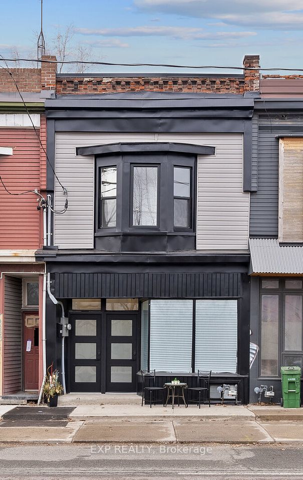 2555 Dundas