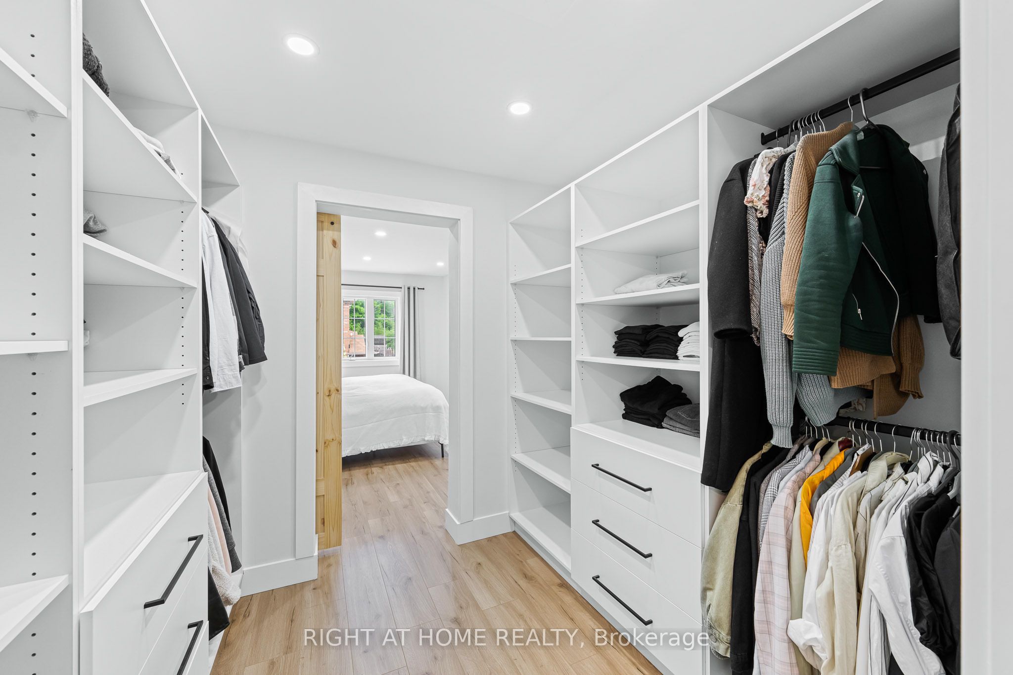 8777 Dufferin Street, #13