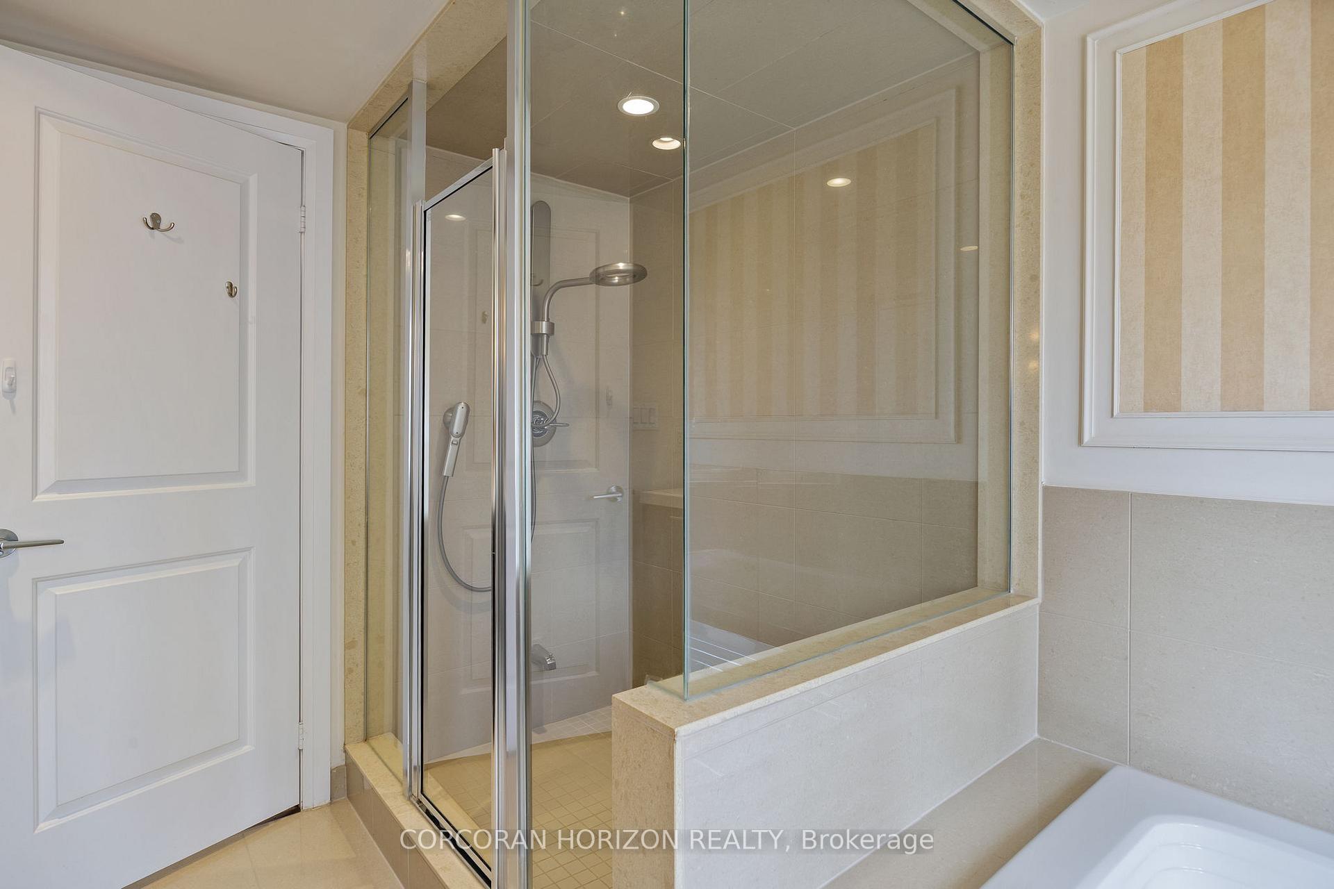 4 Bedrooms Condo at 9 Oakburn, Toronto For sale