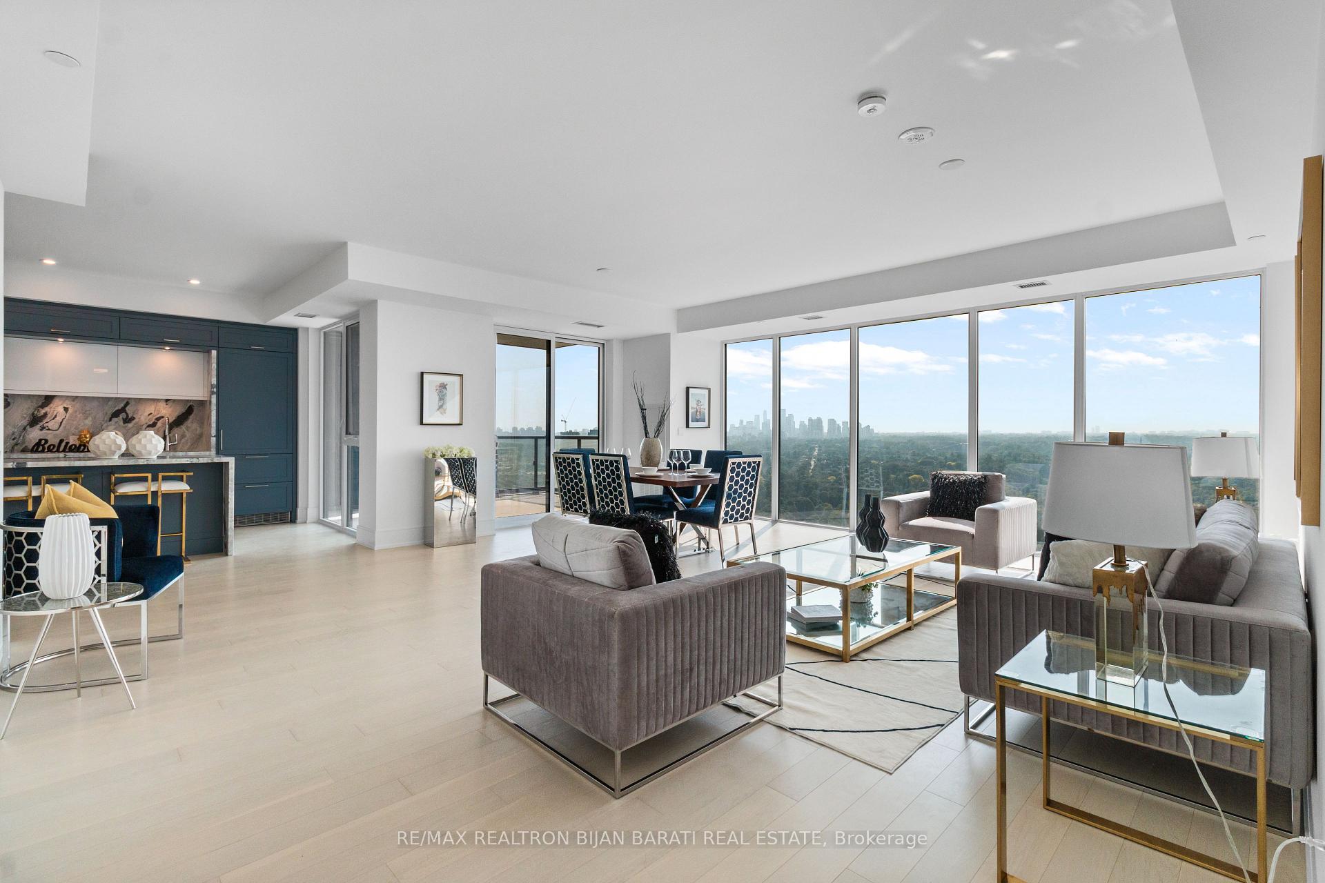3 Bedrooms Condo at 10 Inn On The Park, Toronto For sale