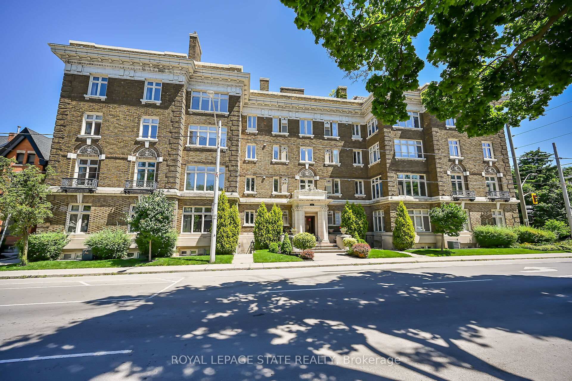 2 Bedrooms Condo at 86 Herkimer, Hamilton For sale