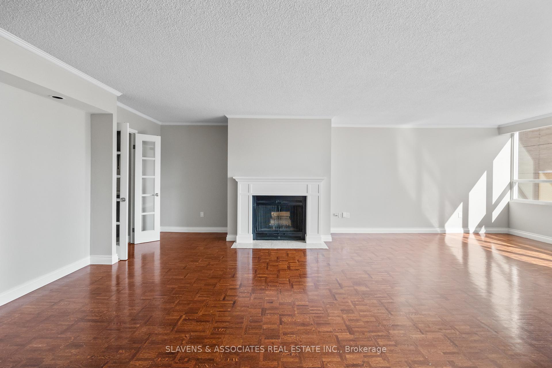 2 Bedrooms Condo at 71 Charles,  Toronto For sale