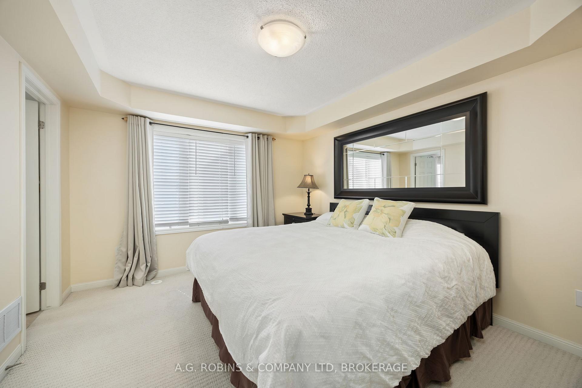 3 Bedrooms Condo at 595 Dundas, Mississauga For sale