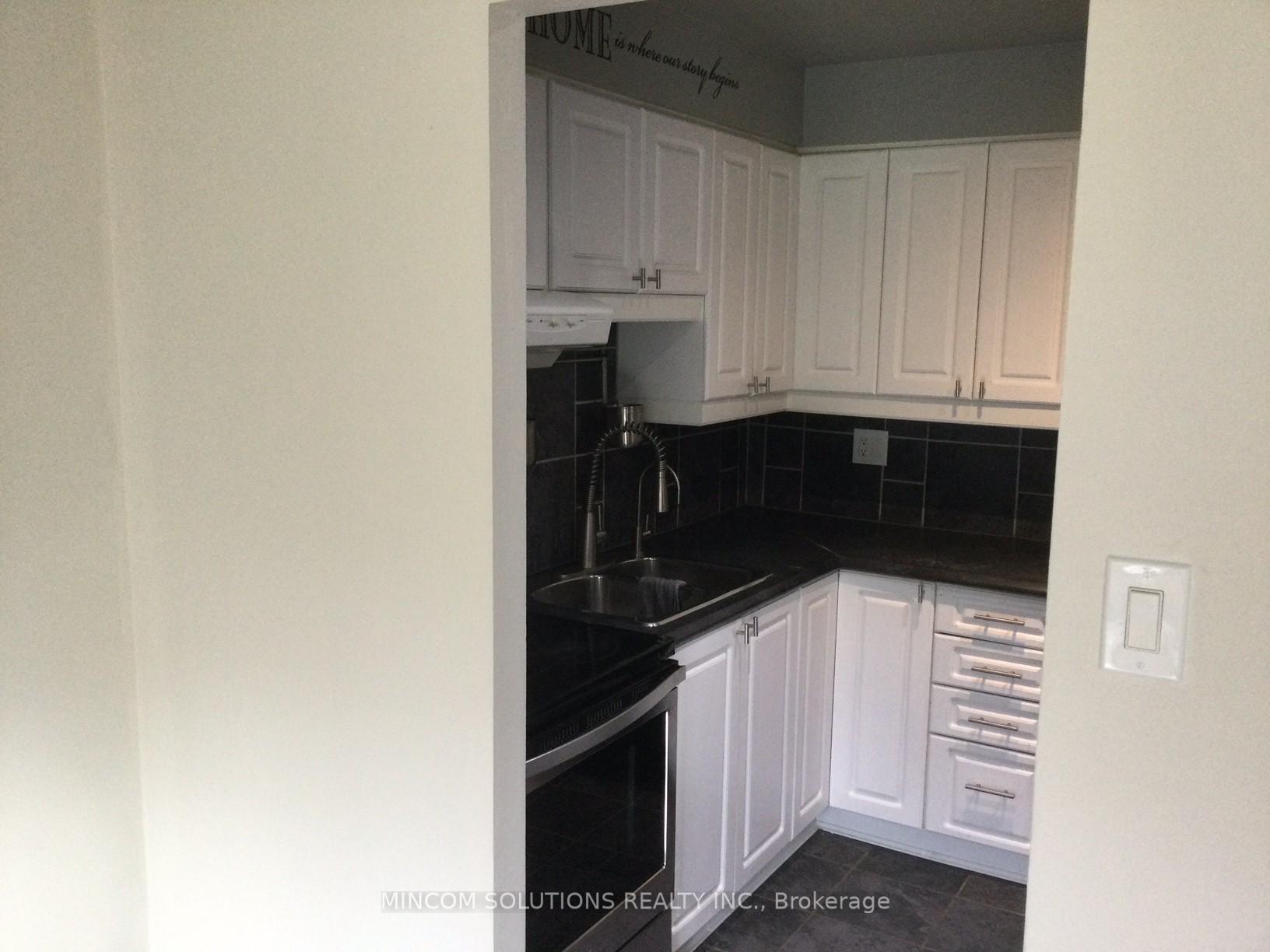 2 Bedrooms Condo at 2001 Bonnymede,  Mississauga For sale