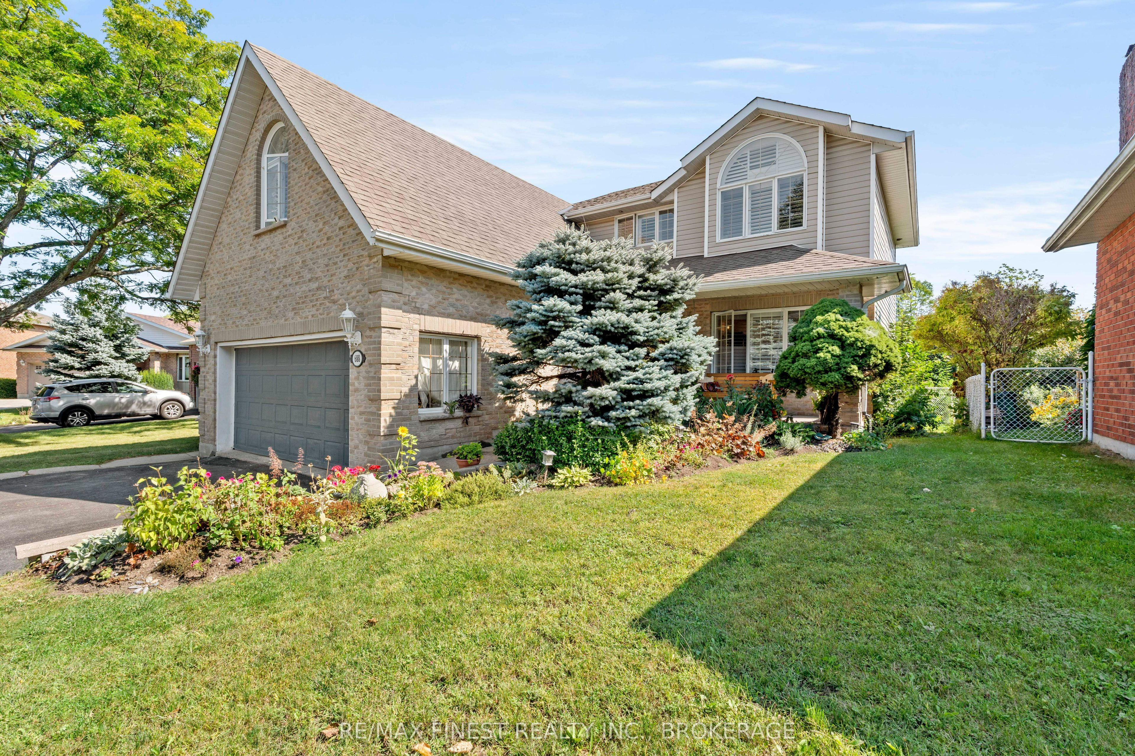 688 PARKSIDE Crescent