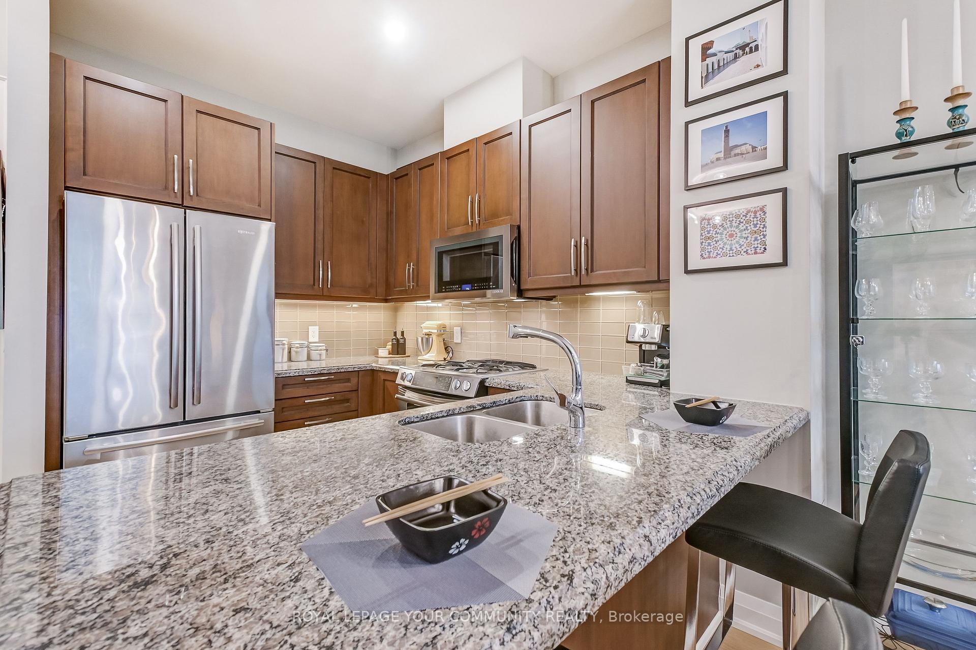 2 Bedrooms Condo at 11 Bronte,  Oakville For sale