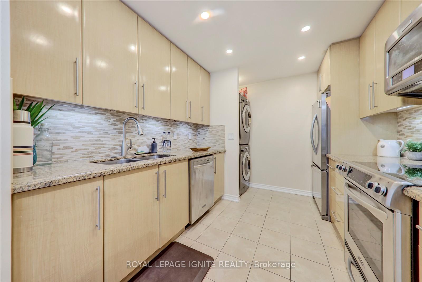 3 Bedrooms Condo at 131 Torresdale, Toronto For sale