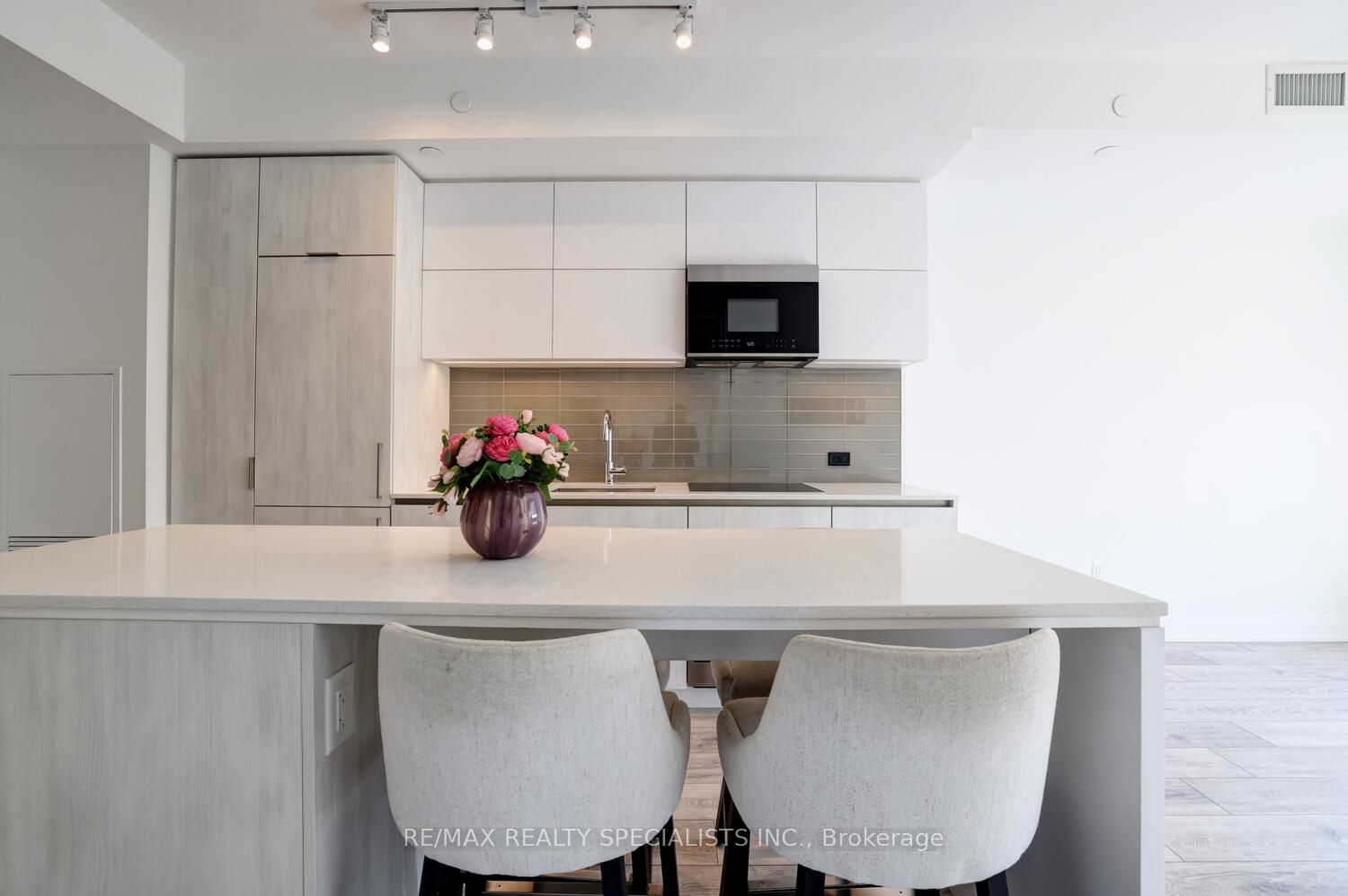 21 Park Street E, #616