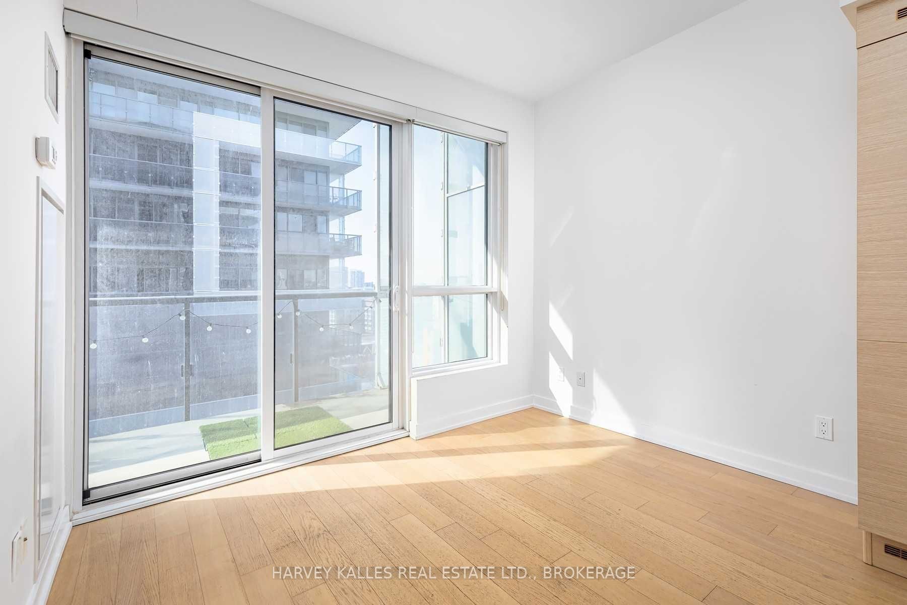 1030 King Street W 1002