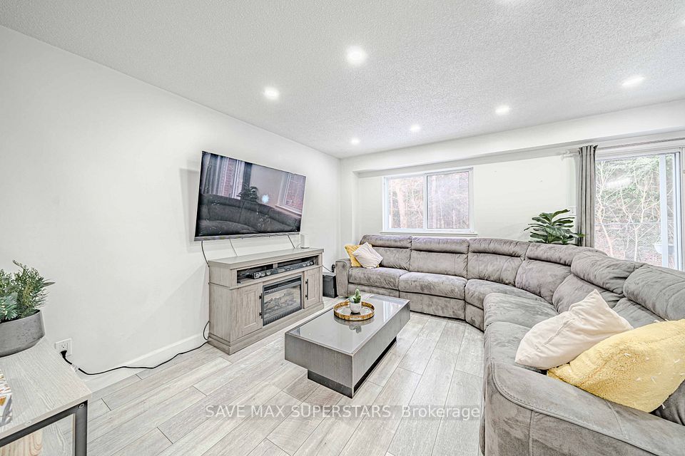 https://trreb-image.ampre.ca/hyUEdcX1r_DFoTgF8s2gv77jYb6ZGYb4gi0lk5FnDjU/rs:fit:960:960/wm:.5:so:0:50:.4/wmsh:10/wmt:PHNwYW4gZm9yZWdyb3VuZD0nd2hpdGUnIGZvbnQ9JzY4Jz5TQVZFIE1BWCBTVVBFUlNUQVJTLCBCcm9rZXJhZ2U8L3NwYW4-/L3RycmViL2xpc3RpbmdzLzQwLzg0LzYyLzgyL3AvNzgxNzM4MTEtNGE1OC00MDBiLTgxNTQtNGE5ZDE2ZWJlNTg3LmpwZw.jpg