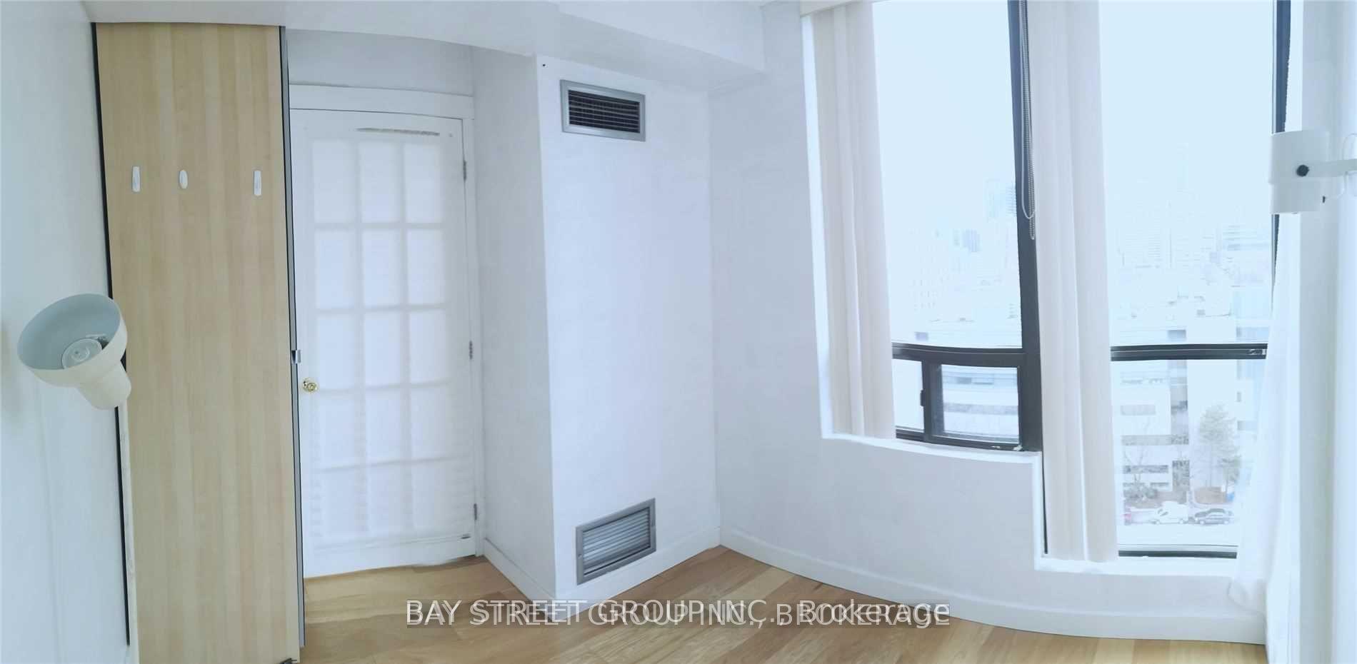 2 Bedrooms Condo at 117 Gerrard,  Toronto For sale