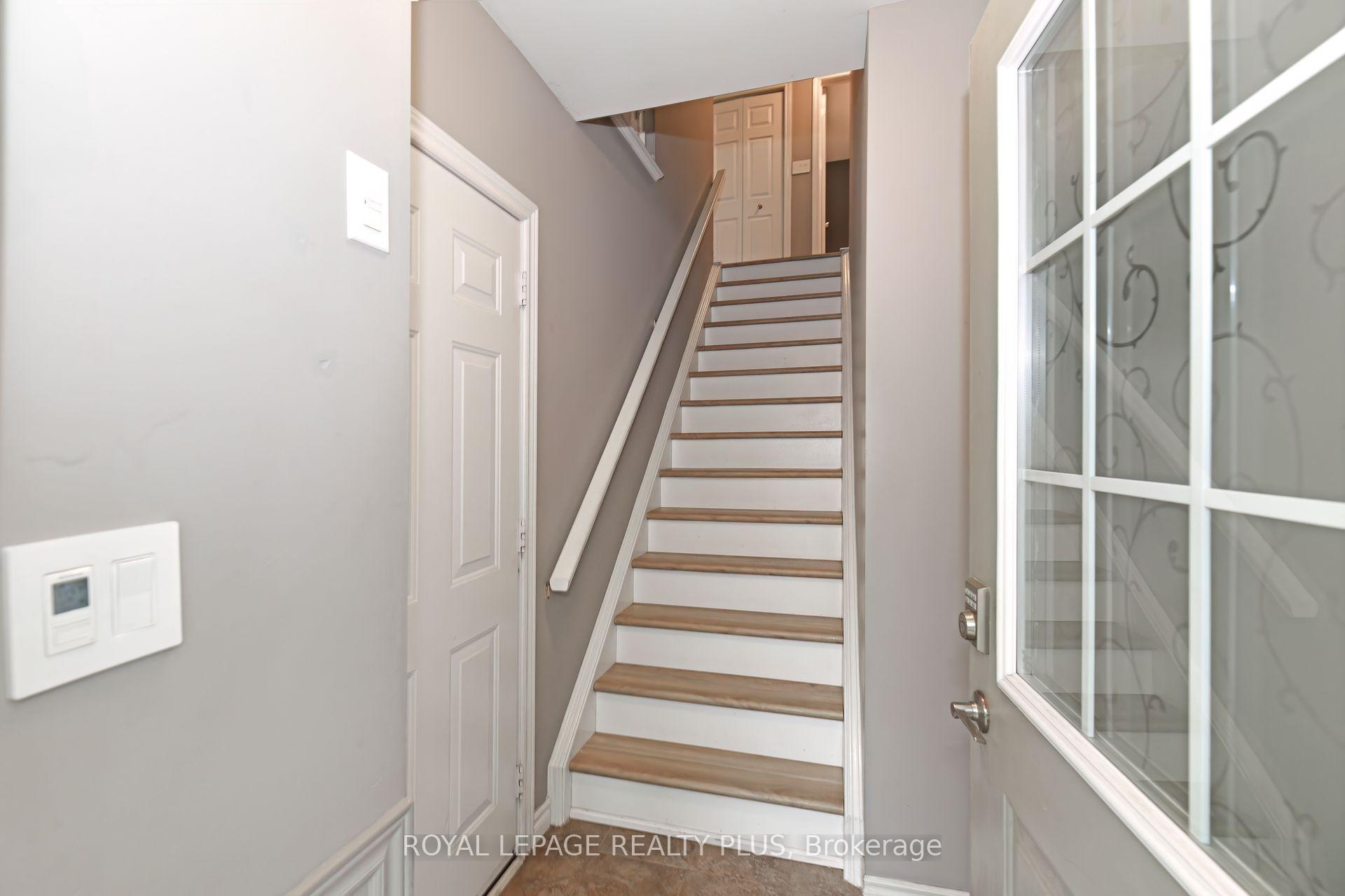 3 Bedrooms Condo at 4045 Upper Middle, Burlington For sale