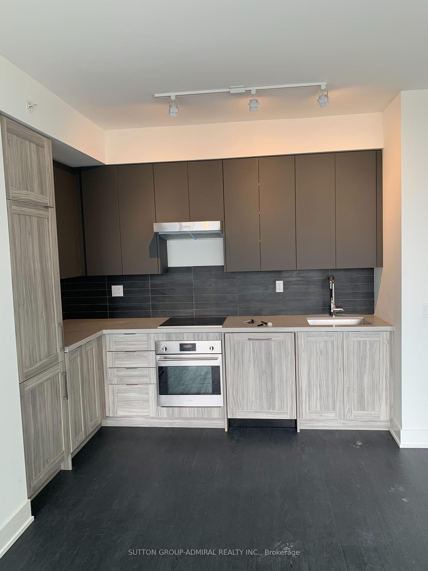 2 Bedrooms Condo at 2908 Highway 7, Vaughan For sale