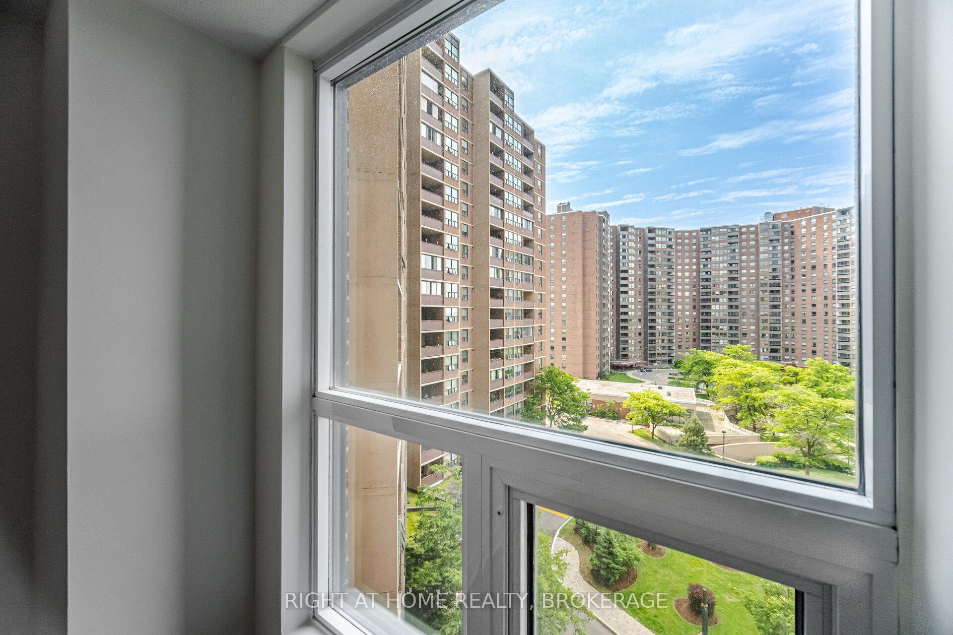 3 Bedrooms Condo at 714 The West Mall, Toronto For sale