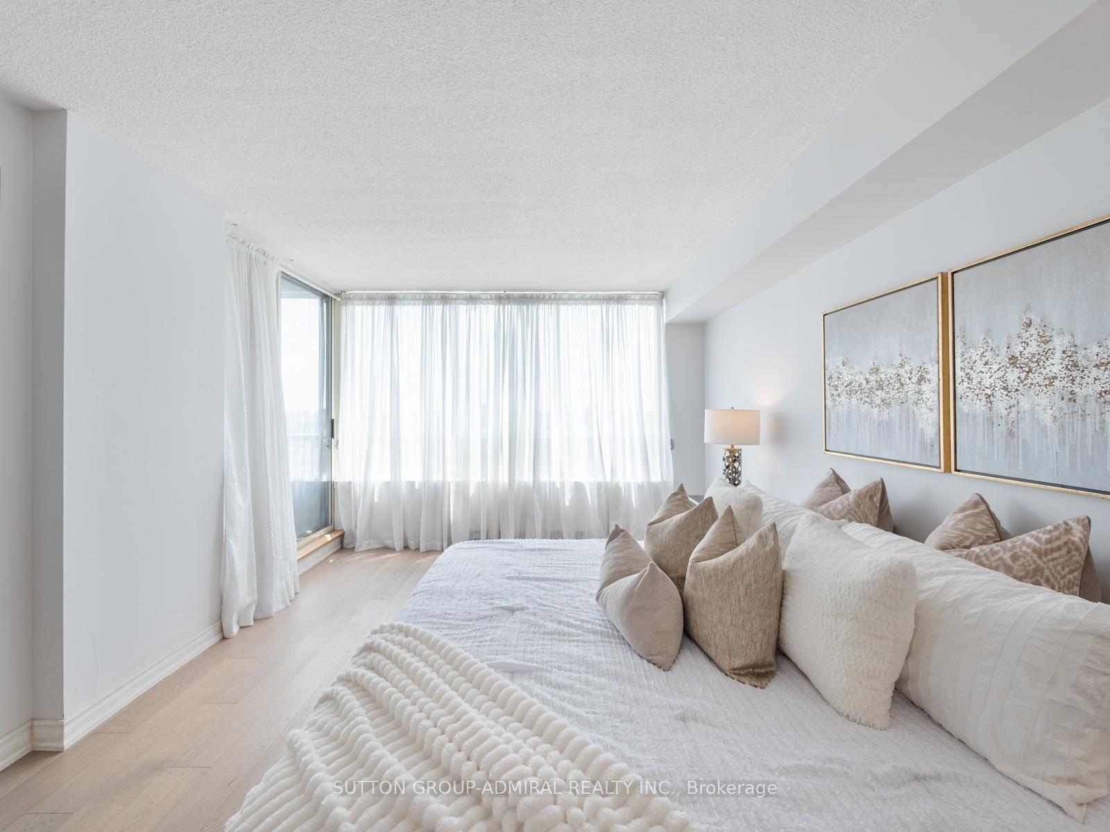 3 Bedrooms Condo at 175 Bamburgh, Toronto For sale