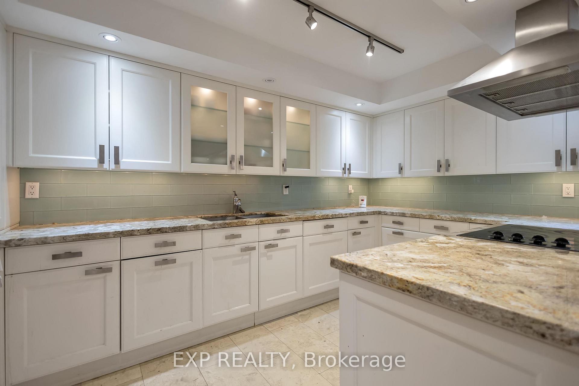 2 Bedrooms Condo at 900 Yonge, Toronto For sale