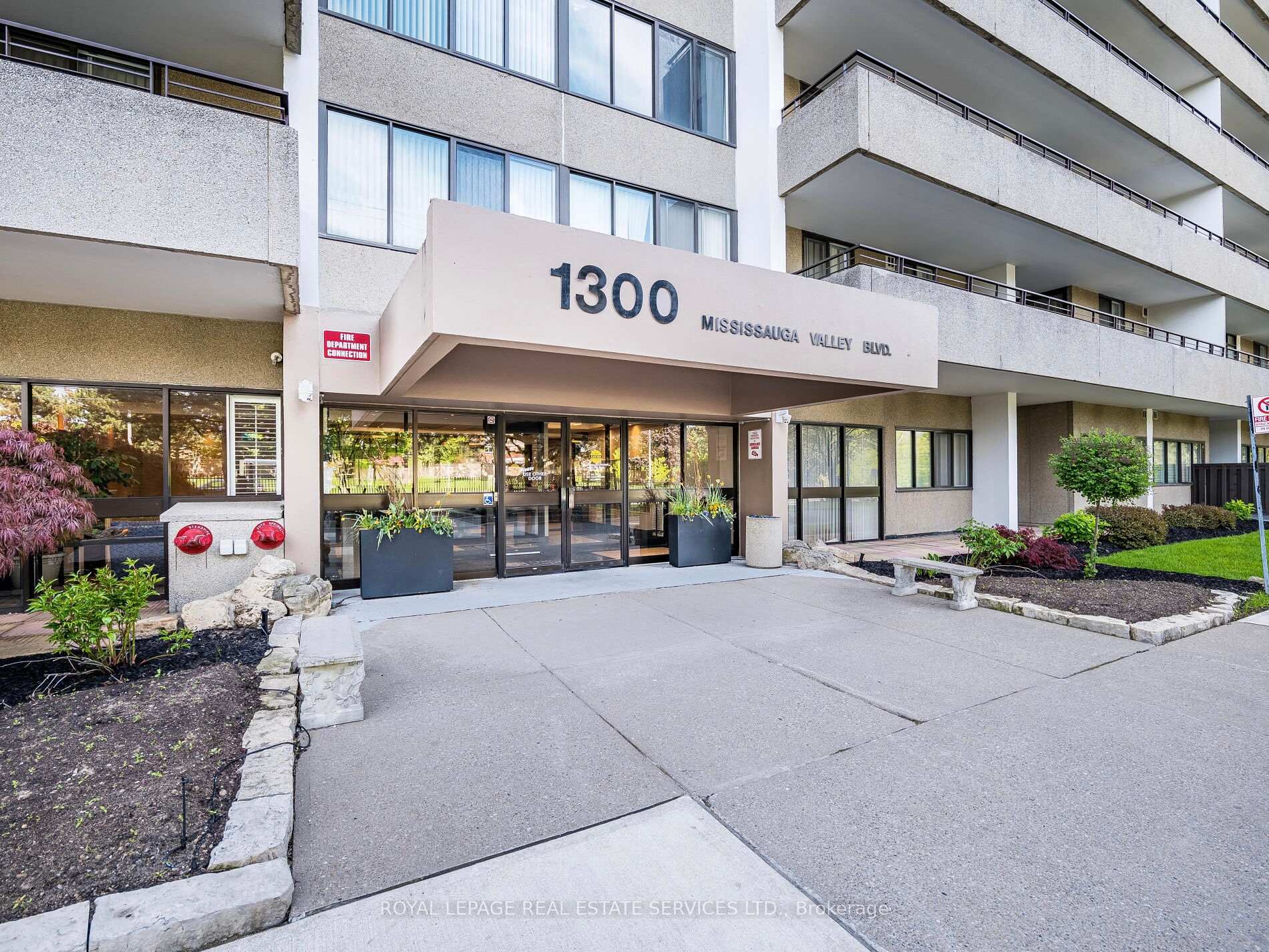 2 Bedrooms Condo at 1300 Mississauga Valley, Mississauga For sale