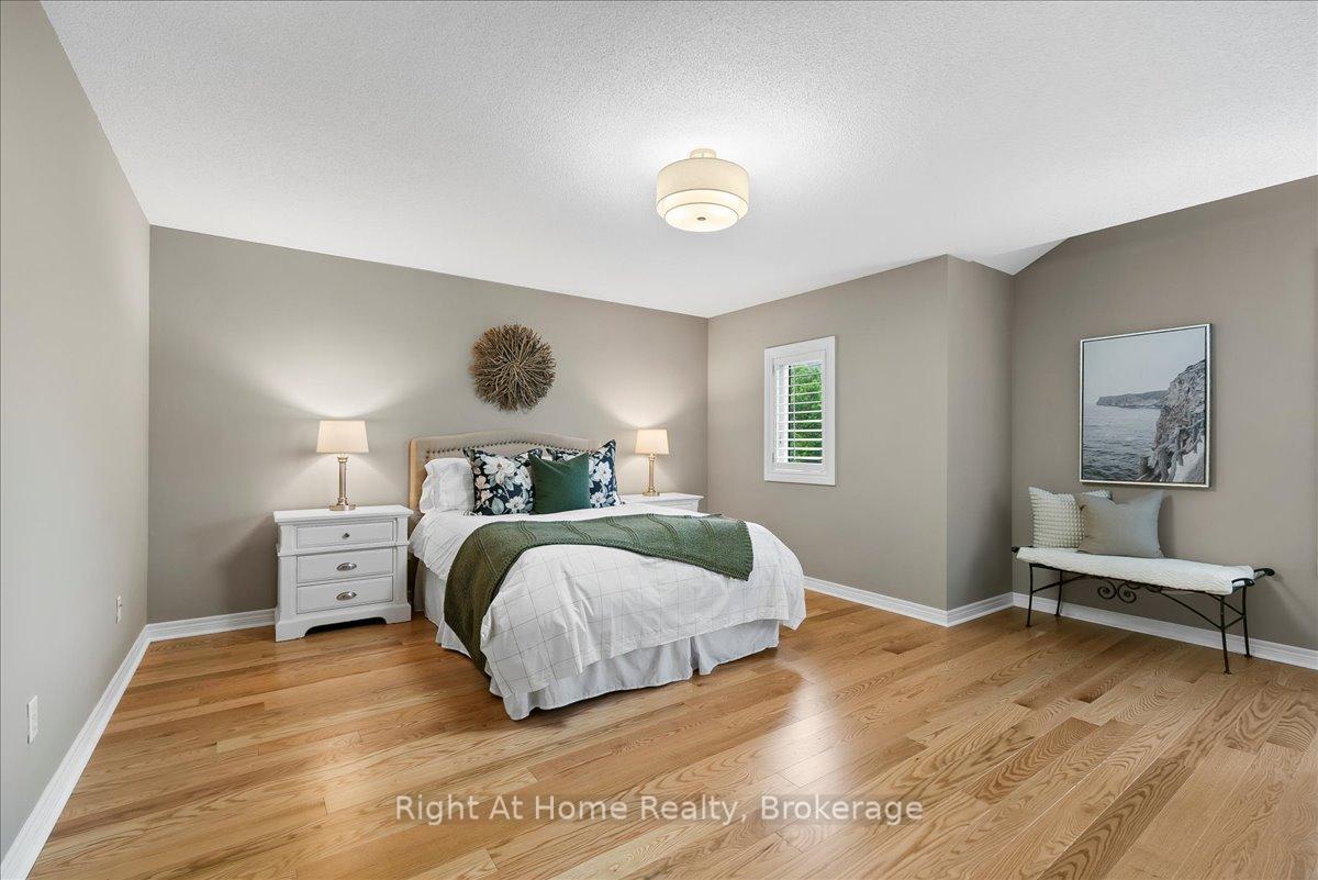 2 Bedrooms Condo at 2250 Rockingham, Oakville For sale