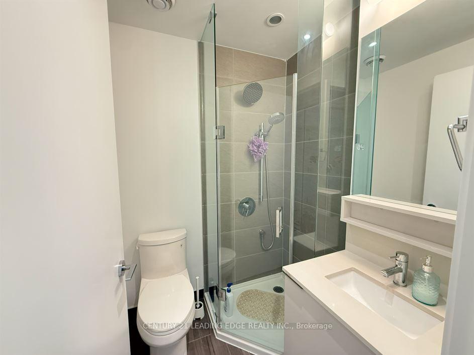2 Bedrooms Condo at 950 Portage, Vaughan For sale
