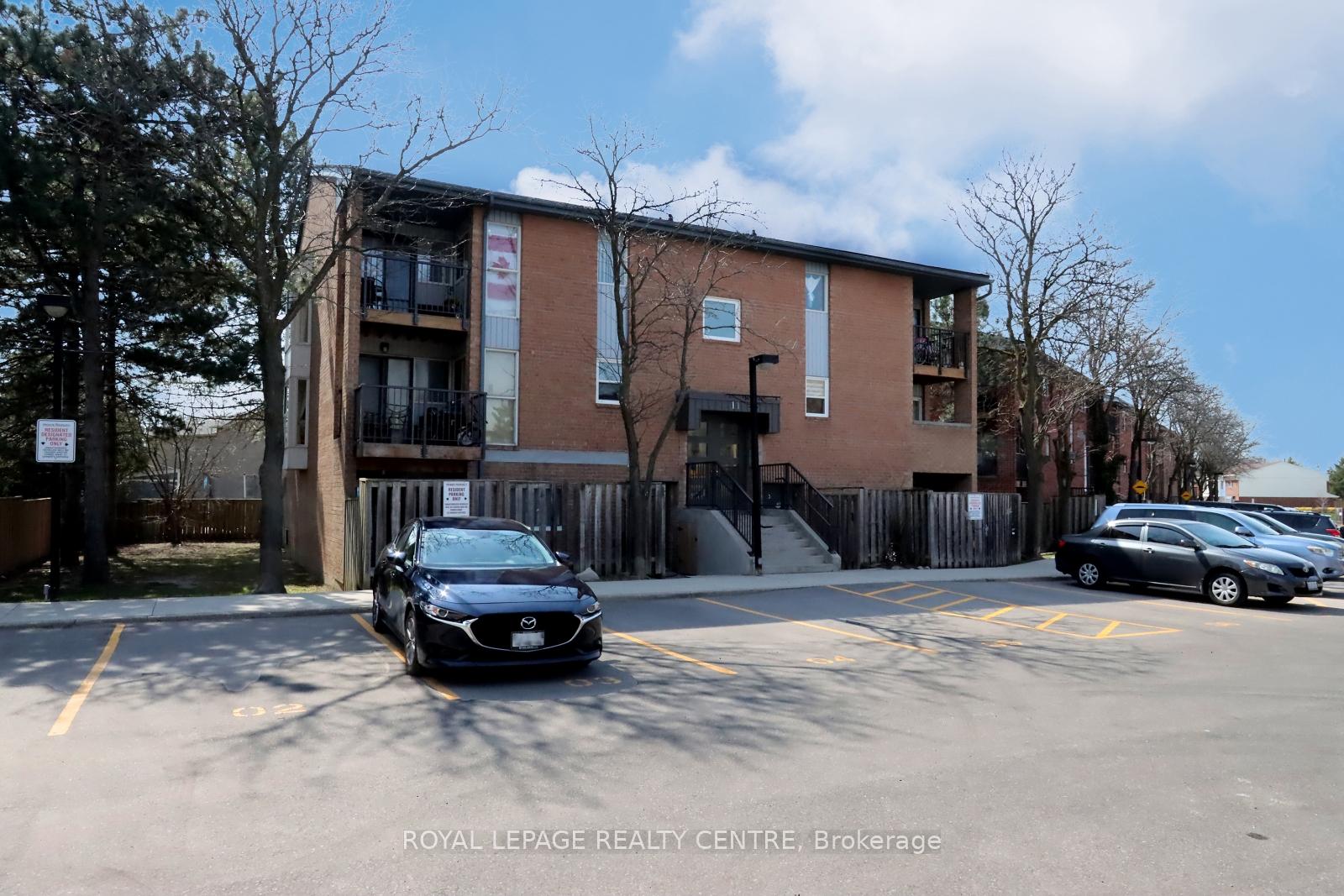 3 Bedrooms Condo at 2866 Battleford, Mississauga For sale