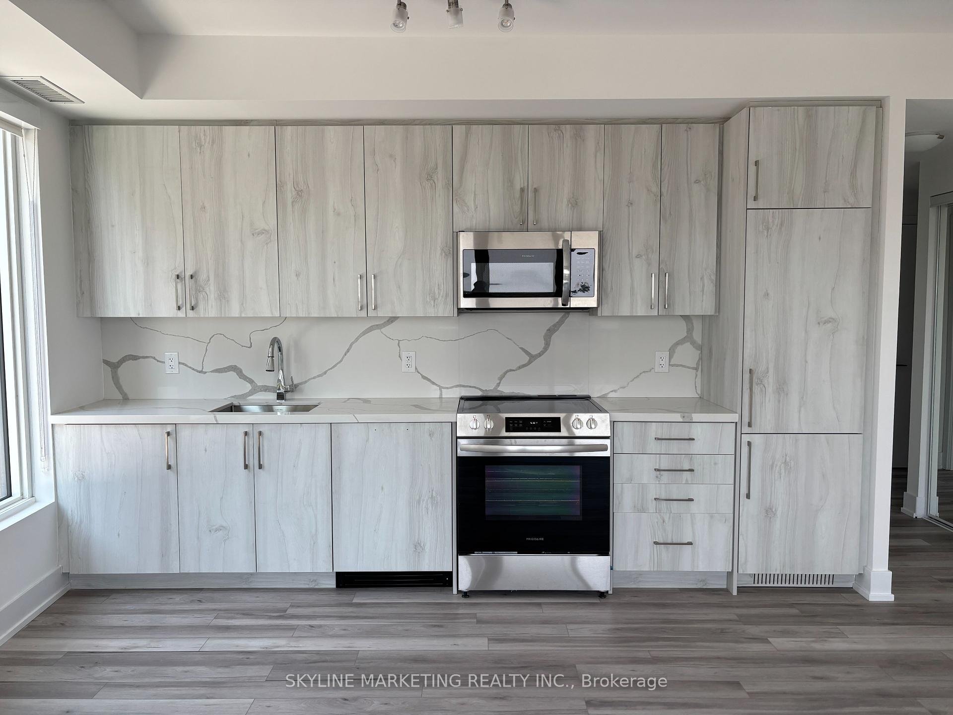 2 Bedrooms Condo at 2450 Old Bronte, Oakville For sale