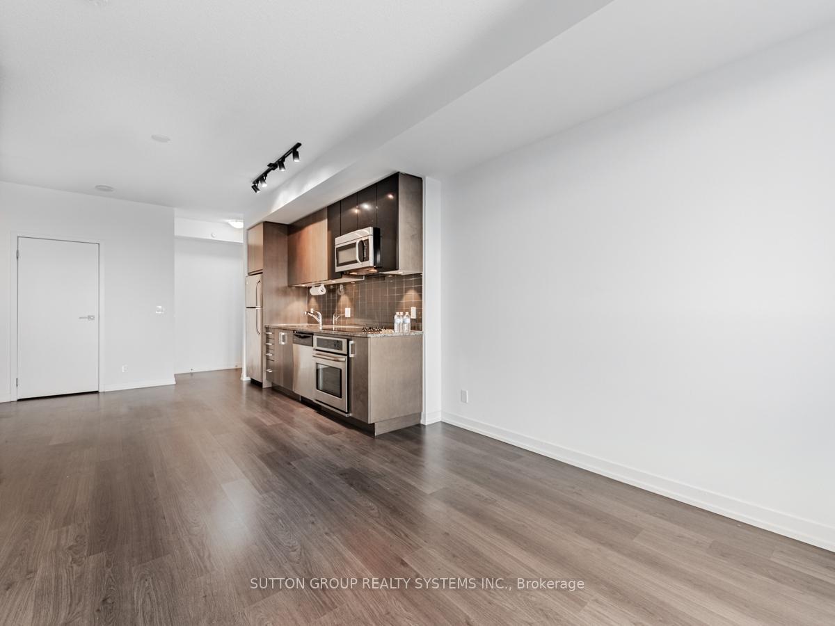 2 Bedrooms Condo at 98 Lillian, Toronto For sale