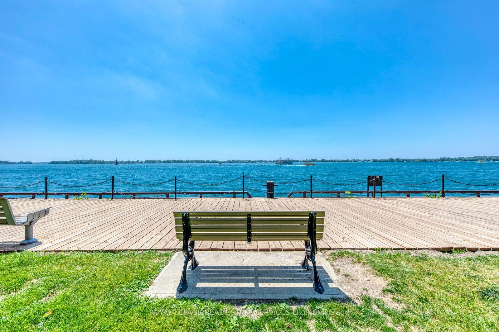 2 Bedrooms Condo at 33 Harbour, Toronto For sale